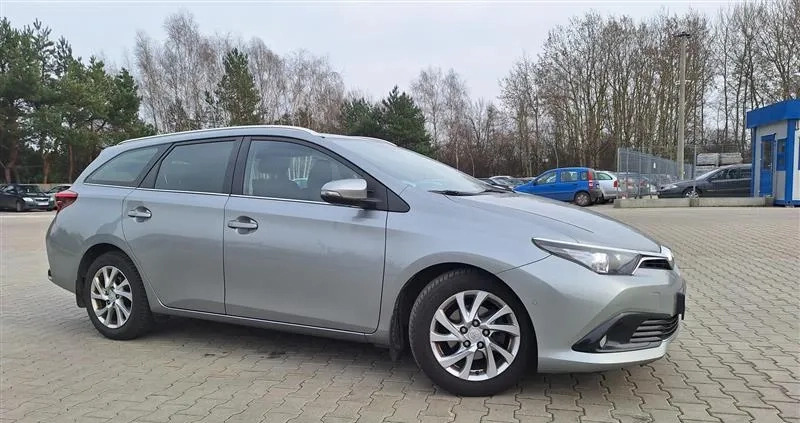 Toyota Auris cena 40000 przebieg: 196204, rok produkcji 2016 z Piotrków Trybunalski małe 46